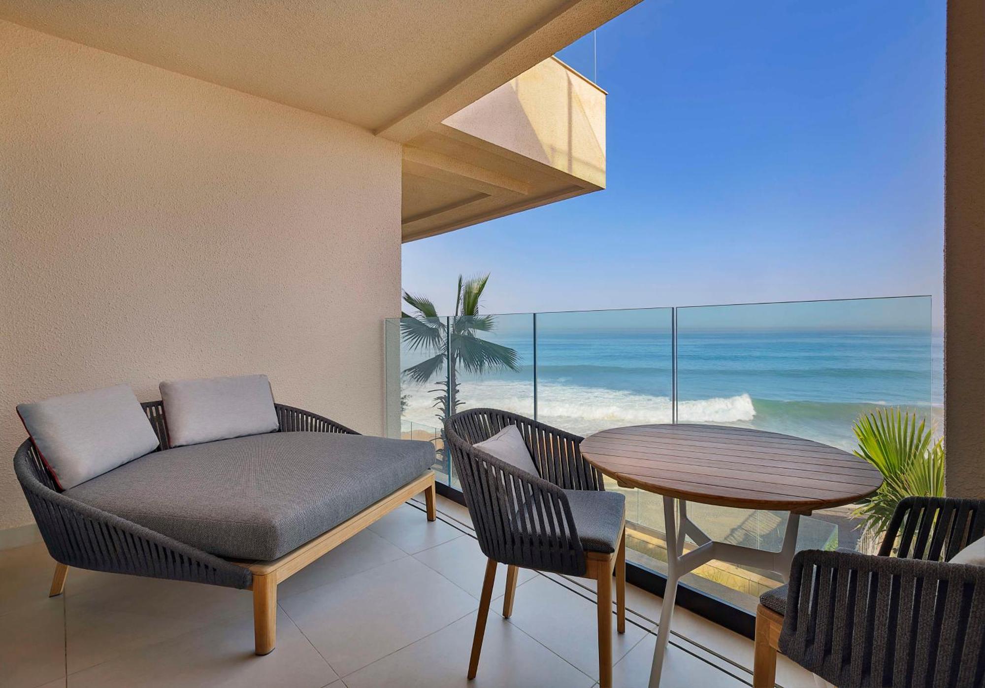 Habitación Doble Premier con cama grande y vistas al océano